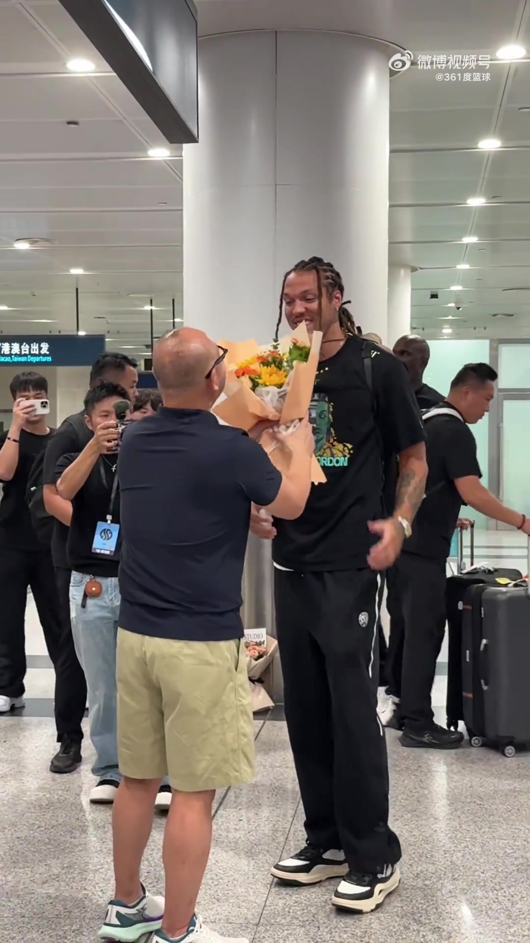 戈登亚洲之旅首站抵达中国，明日即将与粉丝暖心相见